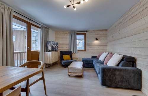 Les Almes Apartment | Renovated Apartment 3* · Ski-In/Ski-Out · Balcony · Parking · Wifi