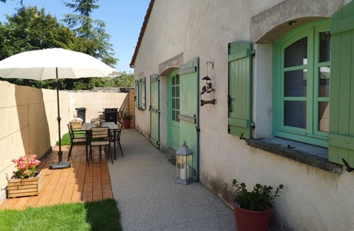 Charroux Cottage | Renovated cottage in Charroux with private pool and terrace