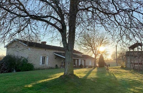 Montagnac-sur-Lede Villa | Renovated farmhouse with amazing view and private pool