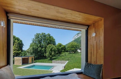 Menthon-Saint-Bernard House | 🏡 Renovated family villa with swimming pool, private garden, lake view & view of Menthon Castle and the surrounding mountains 🏔️