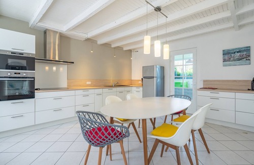 Jonzac House | Renovated Holiday Home 'Le 36' with Private Terrace, Garden, and Wi-Fi