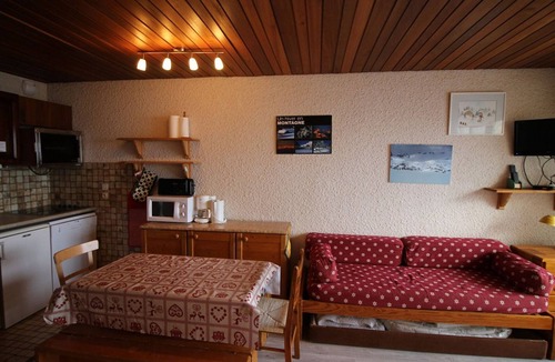Auris Apartment | Renovated studio cabin at the foot of the slopes, balcony, parking – Auris en Oisans
