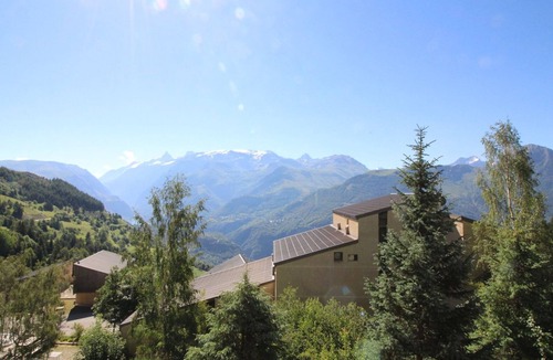 Auris Apartment | Renovated studio cabin at the foot of the slopes, balcony, parking – Auris en Oisans