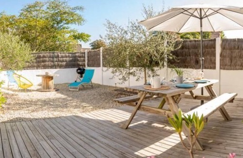 Bouin Apartment | Rental with hanging armchair and giant sofa near Noirmoutier
