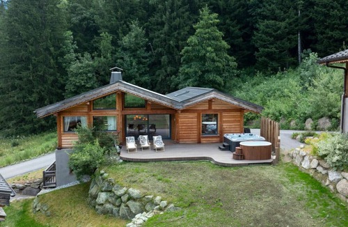 Le Lavancher Ski Chalet | Repos du Loup - 4-Bedroom Chalet | 4 Bathrooms | Jacuzzi | Cold Plunge Pool