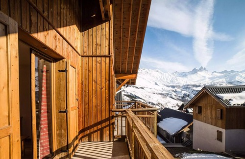 Albiez-le-Vieux Apartment | Residence Les Chalets du Hameau des Aiguilles - 3 rooms 8/10 people Mountain Corner
