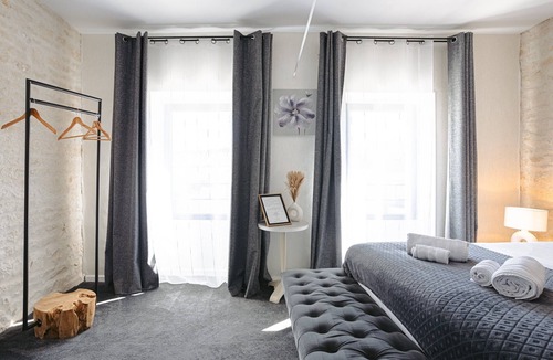 Aigrefeuille-d'Aunis Bed & Breakfast | Reva Room – Serenity and Comfort Made Simple