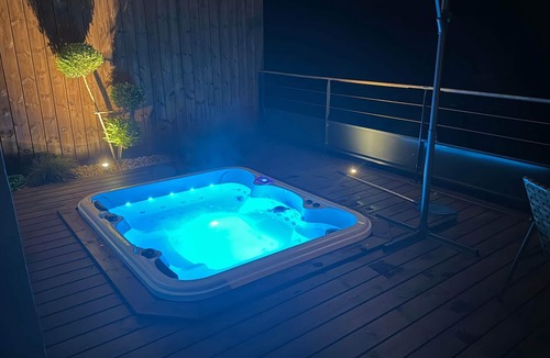 Montreuil-le-Henri House | Romantic cottage with private spa in the heart of nature
