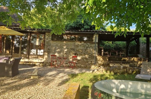 Douzains House | Romantic Gîte Cezanne with Jacuzzi, Two Terraces and Sunset Views in Lot-et-Garonne