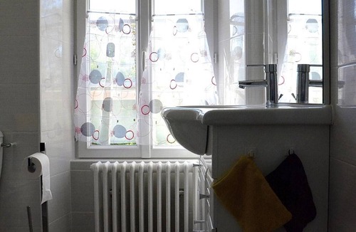 Reaux Bed & Breakfast | Room 'Le Vieux Noyer - Erable' with Shared Garden and Wi-Fi