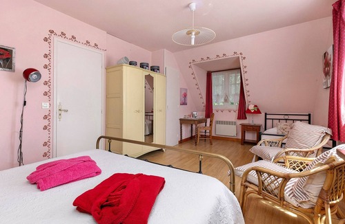 Saint-Lyphard Bed & Breakfast | Rose Briéronne Guest Room 3p – Upstairs, Shared Terrace & Garden, Wi-Fi