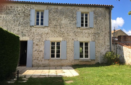 Sainte Gemme House | Royan, Proche des Plages, Demeure de Caractère Dans Logis Charentais du Xviième