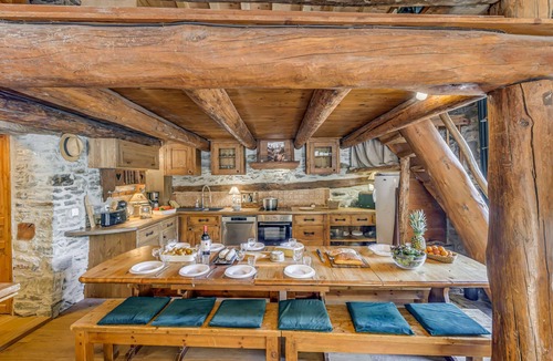 Les Brevieres Ski Chalet | Rustic chalet for 12, 5 rooms, Wifi in Tignes