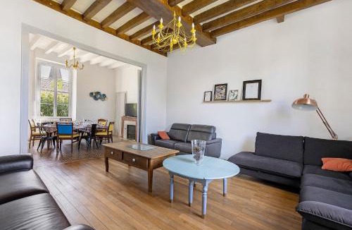 Chateauneuf-sur-Sarthe House | Sacré Gite - 15 Personnes
