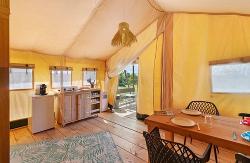 Jayac RV Rental | Safarilodgetent Prestige with Airco, Shared Pool, Private Terrace and Wi-Fi