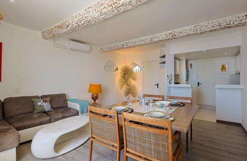 Old Town Apartment | Sailing Apartment by Halldis