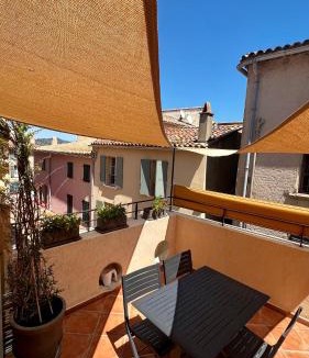 Old Town Apartment | Saint-Tropez Centre - Grand Studio avec terrasse