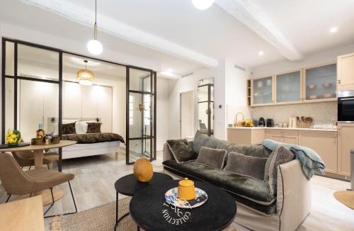 Old Town Apartment | SAINTE ANNE by Time Off Collection