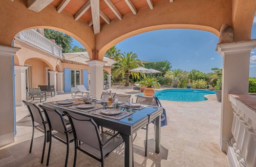 Sainte-Maxime House | SAINTE-MAXIME – PRIVATE ESTATE – 4 BEDROOMS – SWIMMING POOL