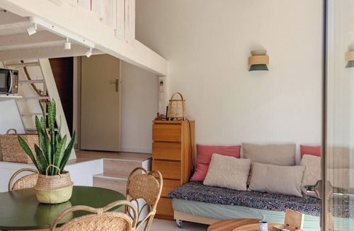 Ollioules Cottage | Sanary-sur-Mer: holiday rental with sea view on a 7,000 m² estate, sleeps 4.