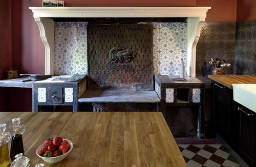 Flaujagues House | Schloss mit Überlaufpool an der Dordogne by Interhome
