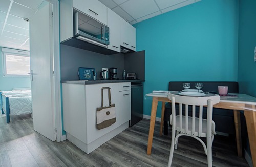 La Rogere Apartment | SEA-FACING 2-PERSON APARTMENT, 1ST FLOOR, DIRECT ACCESS TO THE BEACH