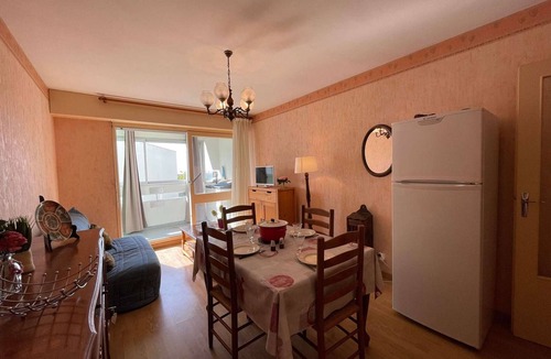 Saint-Hilaire-de-Riez Apartment | Seaside Retreat: Cozy 1BR Apartment, 200m from Beach, Sleeps 4, with Balcony & Free Cleaning
