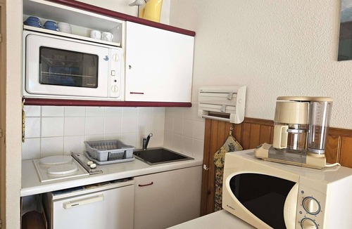 Saint-Hilaire-de-Riez Apartment | Seaside Studio with Terrace, 3 Sleeps, Beach Nearby, Parking Included
