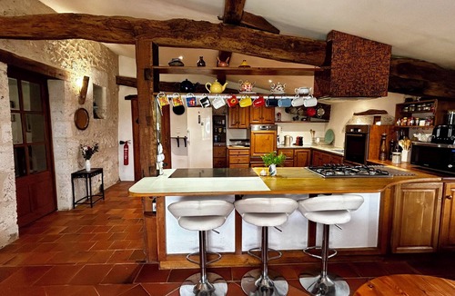 Monbazillac House | Secluded Perigordine Farmhouse in Monbazillac, Near Bergerac. Large Heated Pool.