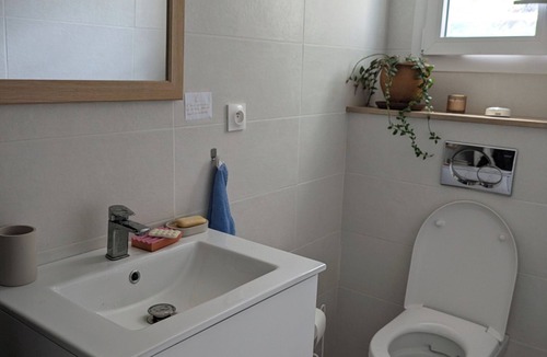 Conde-sur-Vesgre Bed & Breakfast | Self-contained room in the countryside
