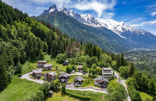 Le Lavancher Ski Chalet | Serviced Alpine Chalet with Indoor Pool
