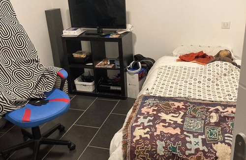 Castelmoron-sur-Lot Bed & Breakfast | Single-storey guest room with garden and shed double-glazed auto shutters