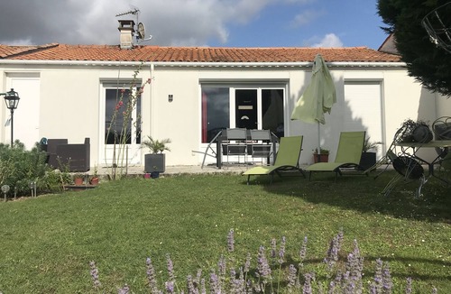 Saintes House | Single Storey House, Residential Area in Saintes