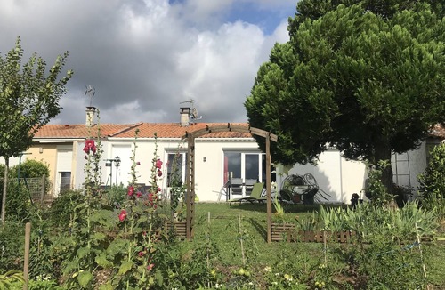 Saintes House | Single Storey House, Residential Area in Saintes