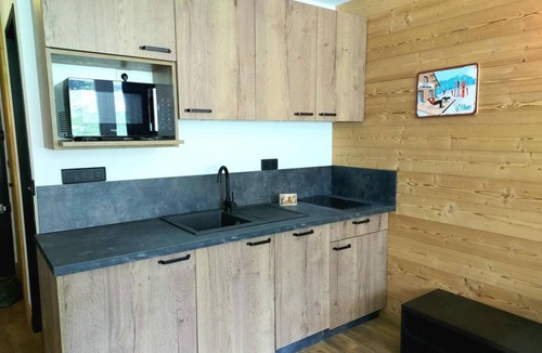 Plagne Centre Apartment | Ski-in/ski-out & foot of the slopes, 2nd floor, view ski slopes, tv, ski locker, 19m², La Plagne