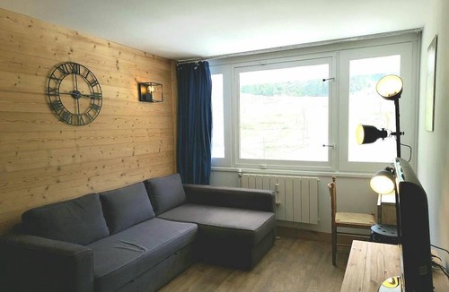 Plagne Centre Apartment | Ski-in/ski-out & foot of the slopes, 2nd floor, view ski slopes, tv, ski locker, 19m², La Plagne
