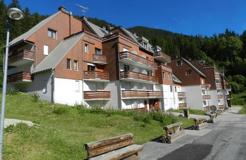 Le Pleynet Apartment | Ski-In/Ski-Out Apartment with Valley View, Balcony, and Easy Lift Access