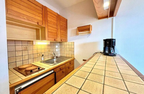 Les Deserts Apartment | Ski-in/ski-out studio with sunny balcony - Pets allowed, parking included