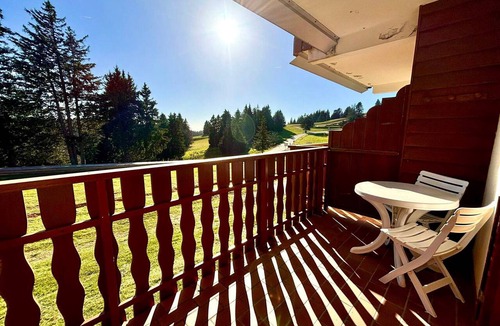 Les Deserts Apartment | Ski-in/ski-out studio with sunny balcony - Pets allowed, parking included