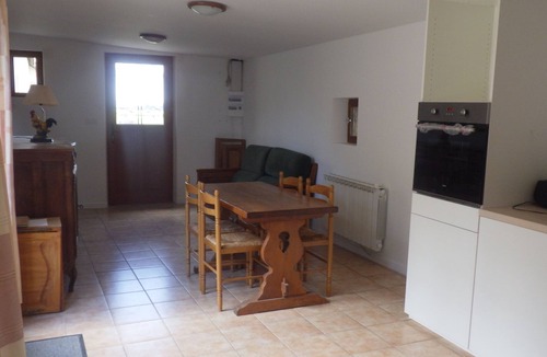La Chapelle-sur-Aveyron Apartment | Small house in equestrian center