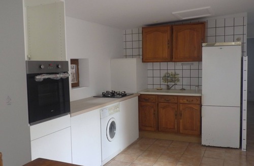 La Chapelle-sur-Aveyron Apartment | Small house in equestrian center