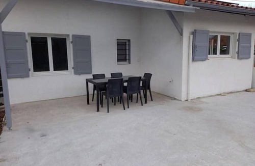 Castets Apartment | Small house with a garden in a quiet neighborhood