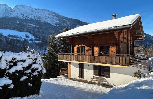 Les Clefs Apartment | Small independent cocoon in a quiet location, mountain view, near Aravis, lake