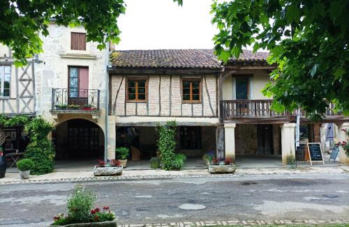 Fources House | Sous les arcades de Fourcès-Jolie maison médiévale