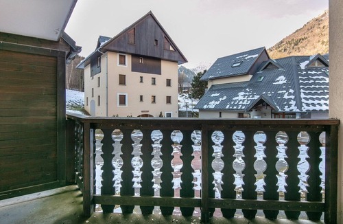 Saint-Colomban-des-Villards Apartment | Spacious Group Accommodation in the valley