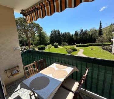 Villeneuve-Loubet Apartment | Spacieux 2 chambres 65m2 climatisé au village médiéval entre Nice et Antibes