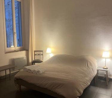 6th Arrondissement Apartment | Spacieux appartement T4 avec cours privée