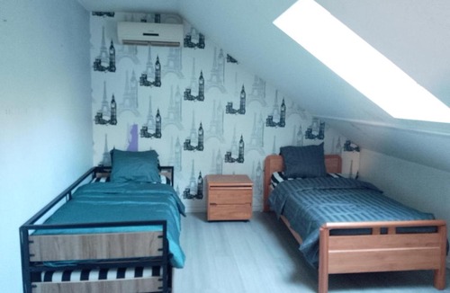 Saint Germain les Arpajon Villa | Spacious villa 11 guests near Paris 20mn Orly airport