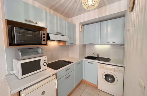 Saint-Raphael Apartment | Spacious 1BR Apt with Large Terrace, Near Sea and Station, Garage Included - Saint-Raphaël