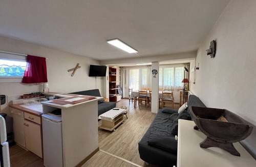 Pra Loup Apartment | Spacious apartment for 8, garden and WIFI, near shops in Pra Loup
